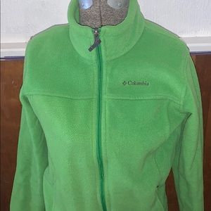 Green Columbia jacket 💚🤍